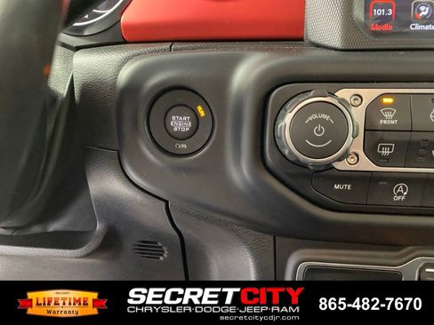 Used 2020 Jeep Gladiator Rubicon AWD/4WD image 17