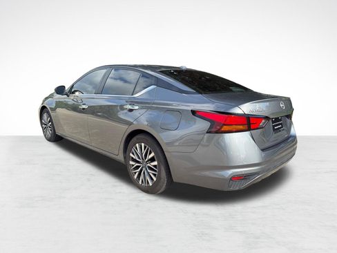 Used 2025 Nissan Altima 2.5 SV FWD image 3