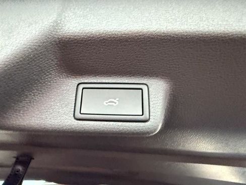 New 2025 Volkswagen ID. Buzz Pro S image 24