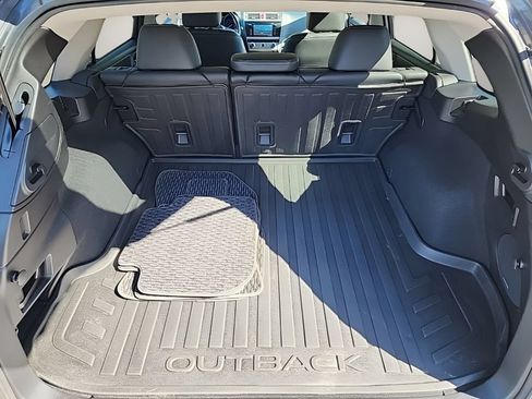 Used 2016 Subaru Outback 2.5i Limited AWD/4WD image 16