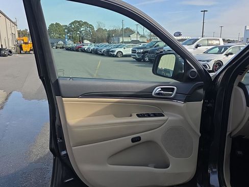 Used 2021 Jeep Grand Cherokee Limited w/ Premium Lighting Group image 10