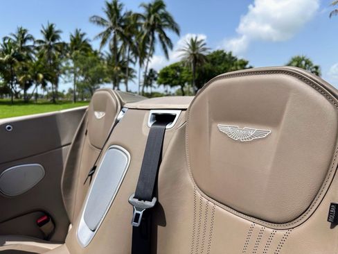 Used 2019 Aston Martin DB11 Volante RWD image 21