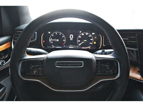 Used 2022 Jeep Grand Wagoneer Series III AWD/4WD image 15