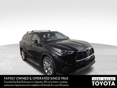 Used 2024 Toyota Highlander Limited image 4