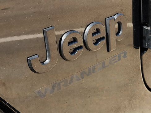 Used 2022 Jeep Wrangler Sport AWD/4WD image 11