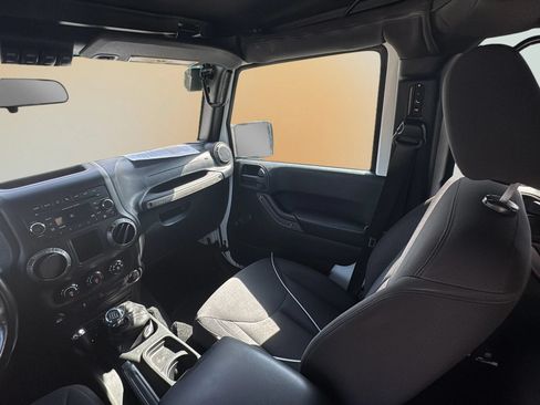 Used 2018 Jeep Wrangler Unlimited Sport AWD/4WD image 17
