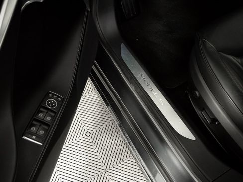 Used 2016 Tesla Model S AWD image 7