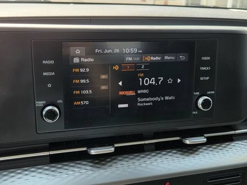 Used 2023 Kia Carnival LX FWD image 24