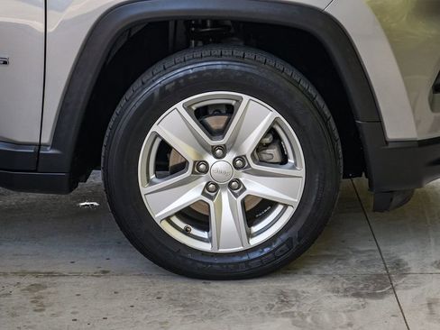 Used 2022 Jeep Compass Latitude AWD/4WD image 11