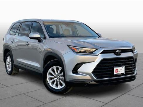 Certified 2024 Toyota Grand Highlander XLE image 3