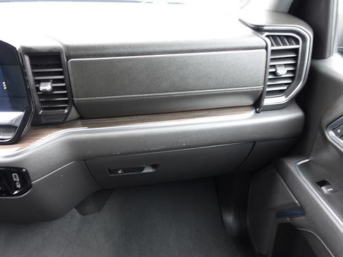 Used 2023 Chevrolet Silverado 1500 LT AWD/4WD image 40