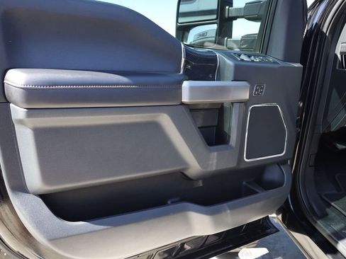 Used 2022 Ford F350 Platinum w/ Tremor Off-Road Package AWD/4WD image 10