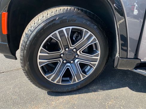 Used 2024 Jeep Wagoneer 4WD w/ Premium Group I image 8