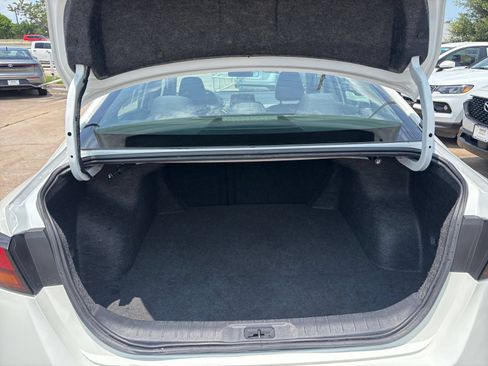 Used 2025 Nissan Altima 2.5 SV FWD image 31