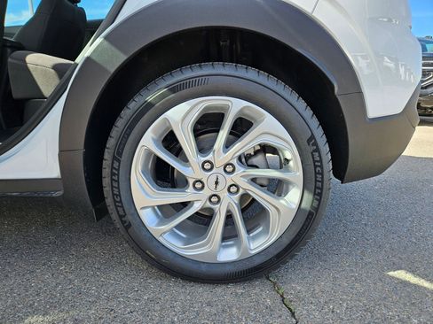 New 2027 Chevrolet Bolt LT w/ Comfort Package FWD image 16