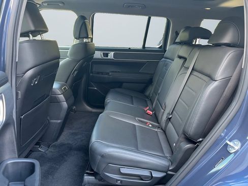 Used 2025 Hyundai Santa Fe Limited AWD/4WD image 13