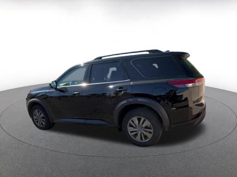 Used 2025 Nissan Pathfinder SV AWD/4WD image 9