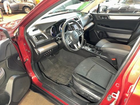 Used 2017 Subaru Outback 2.5i Premium image 13