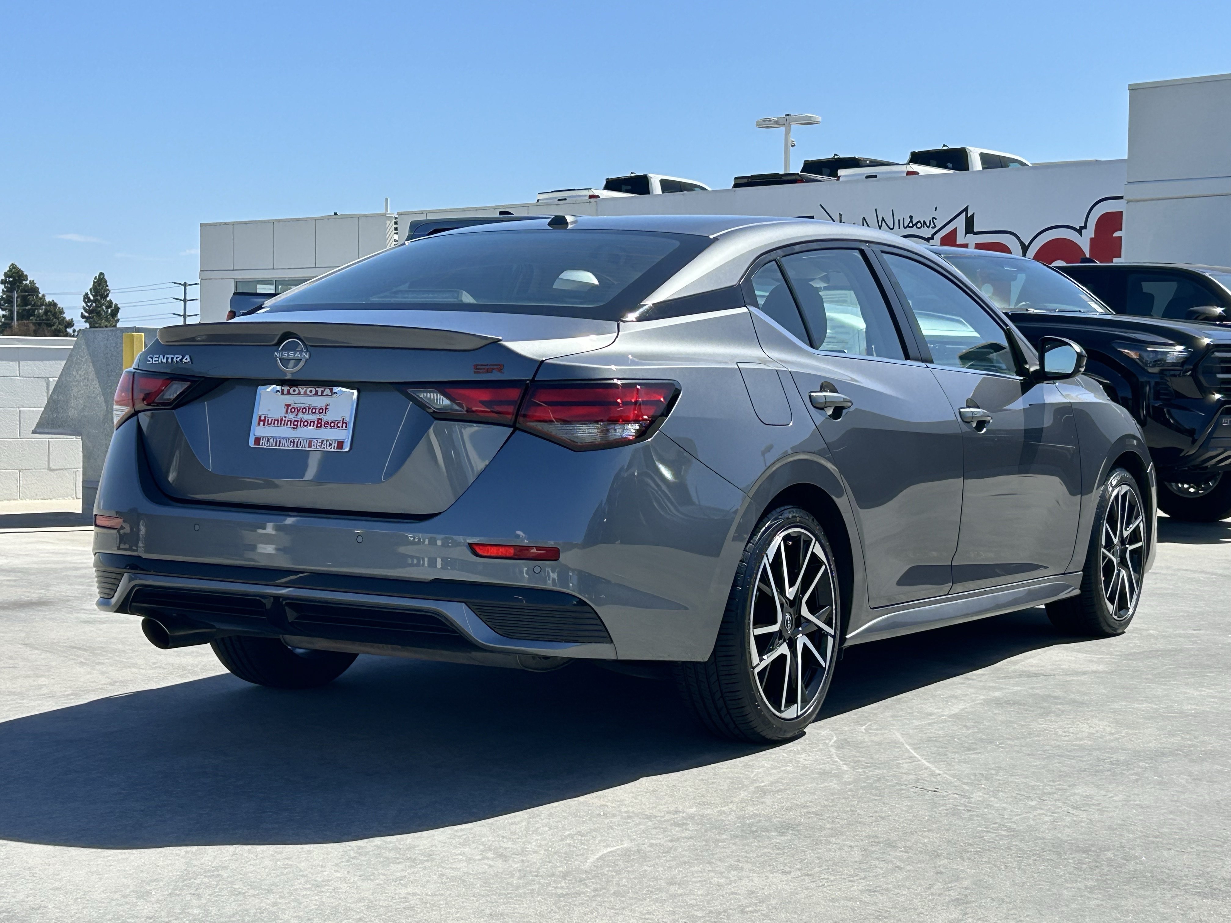 Used 2025 Nissan Sentra SR FWD image 3