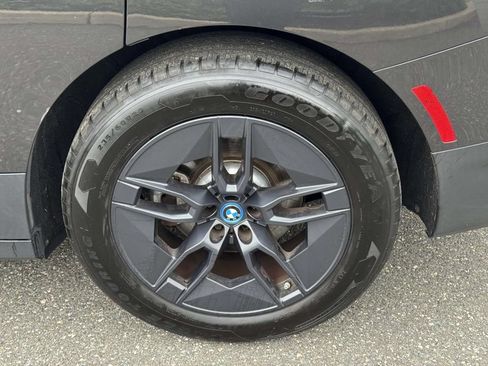 Used 2024 BMW iX xDrive50 w/ Premium Package AWD/4WD image 10