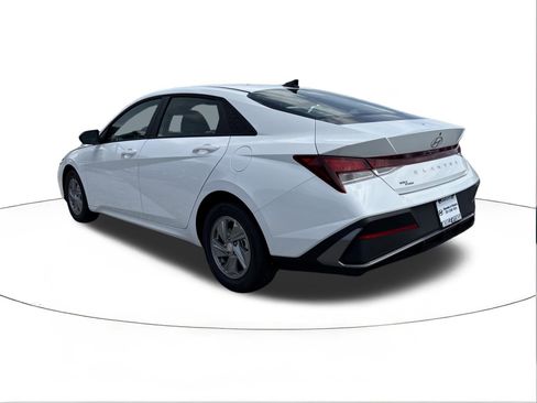 New 2026 Hyundai Elantra SE FWD image 5