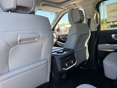 New 2026 Ford Expedition Max Platinum image 25