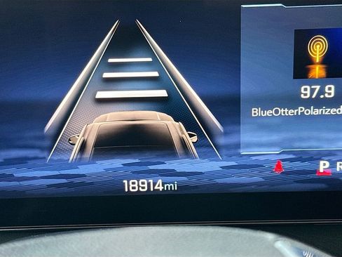 Used 2025 Chevrolet Traverse LT image 12