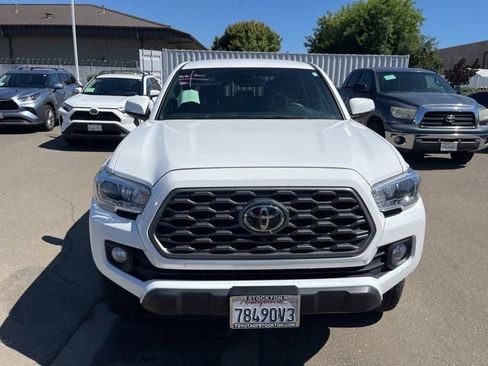 Used 2023 Toyota Tacoma TRD Off-Road w/ Advanced Technology Package AWD/4WD image 2