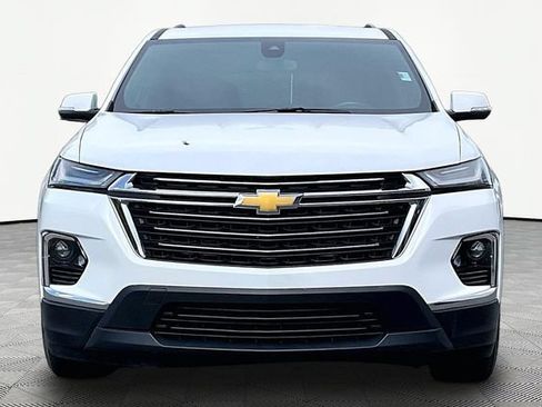 Used 2023 Chevrolet Traverse LT FWD image 2