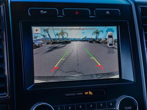 Used 2019 Ford Expedition Limited image 25