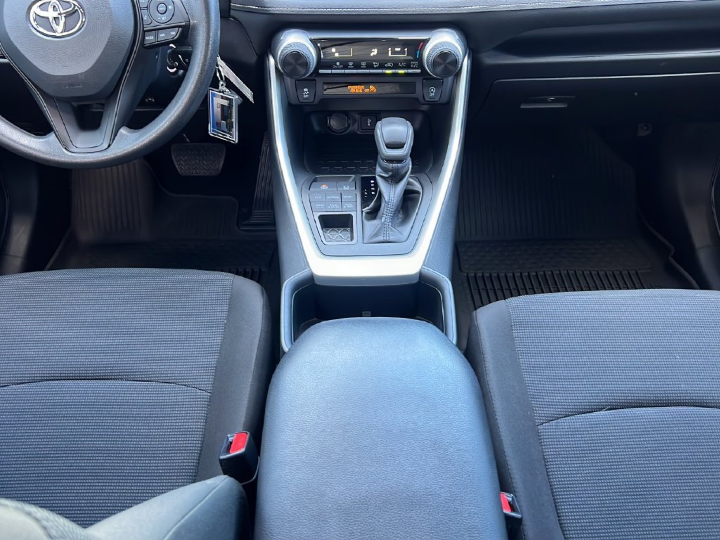 Used 2022 Toyota RAV4 LE AWD/4WD image 15