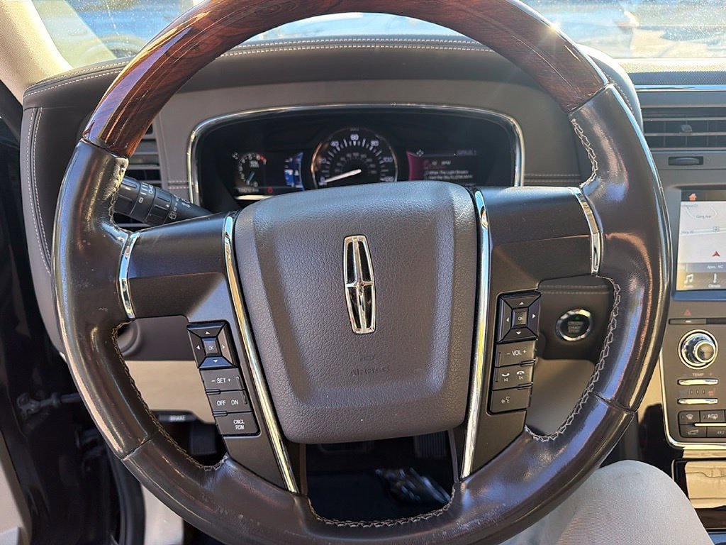 Used 2017 Lincoln Navigator Reserve AWD/4WD image 15