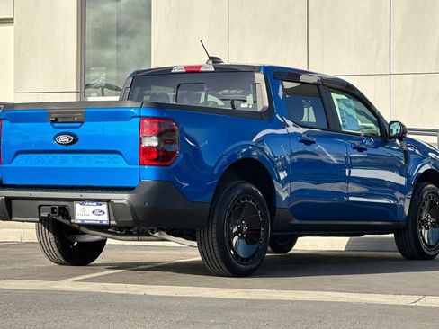 Certified 2025 Ford Maverick Lariat w/ Black Appearance Package image 3