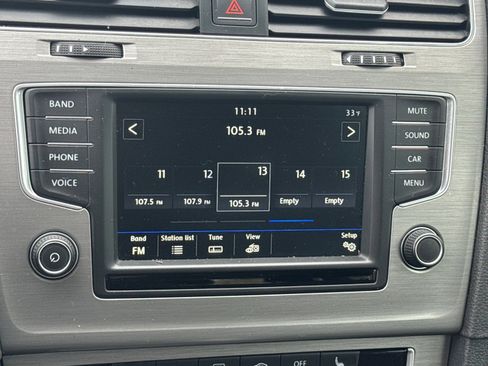 Used 2017 Volkswagen Golf S image 14