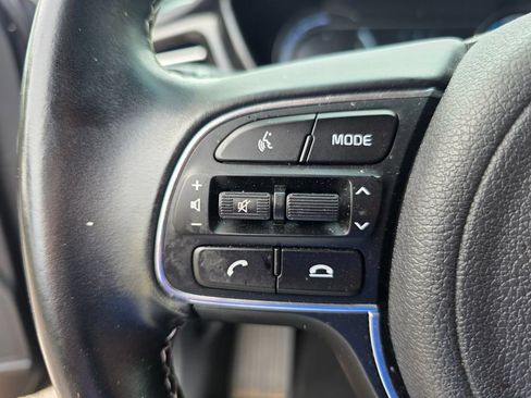 Used 2020 Kia Niro EX FWD image 23