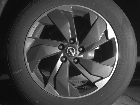 Used 2025 Nissan Rogue SV image 14