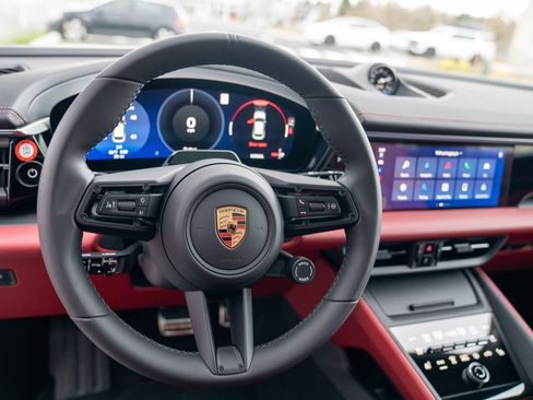 New 2026 Porsche Macan 4S Electric AWD/4WD image 14