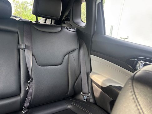 Used 2025 Jeep Compass Limited image 36