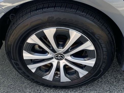 Certified 2021 Toyota Corolla LE image 32