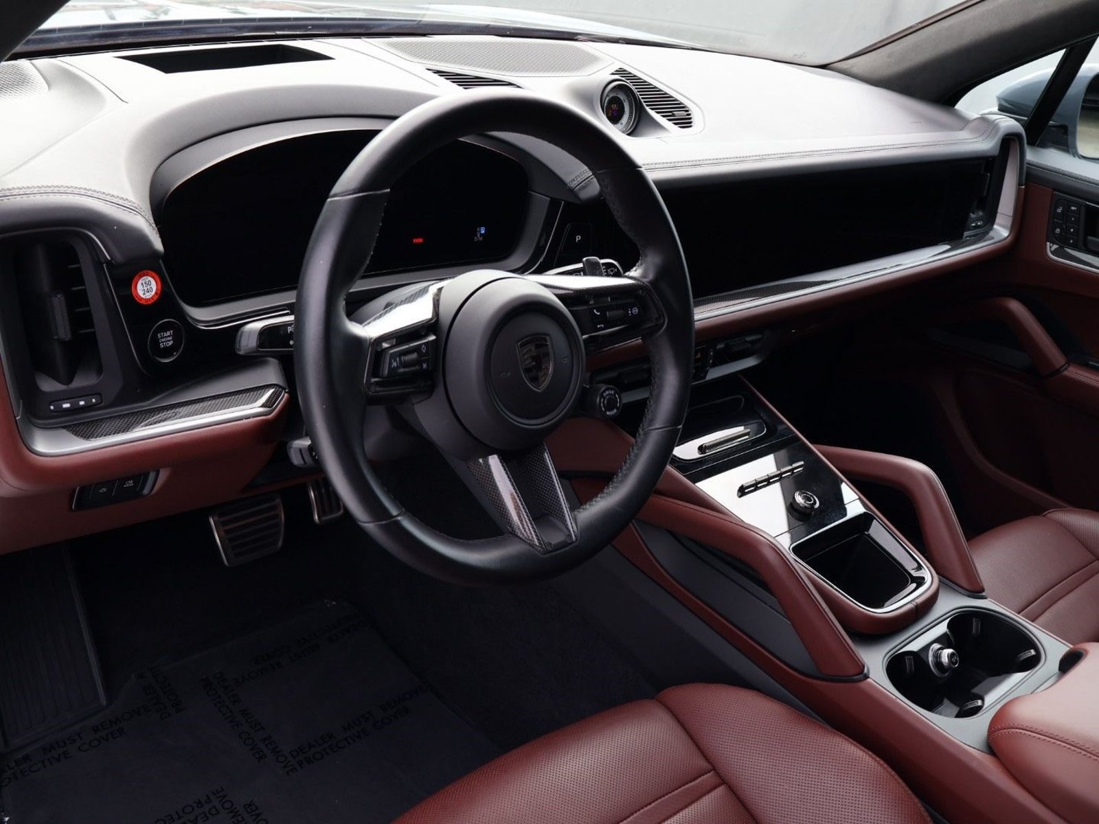 Certified 2025 Porsche Cayenne Turbo AWD/4WD image 4