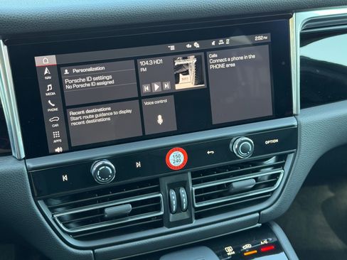 Used 2025 Porsche Macan AWD/4WD image 19