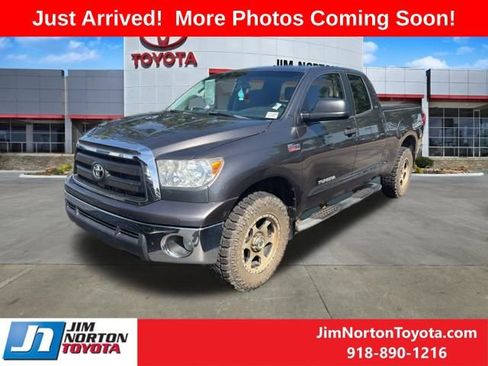 Used 2012 Toyota Tundra 4x4 Double Cab w/ SR5 Pkg image 2