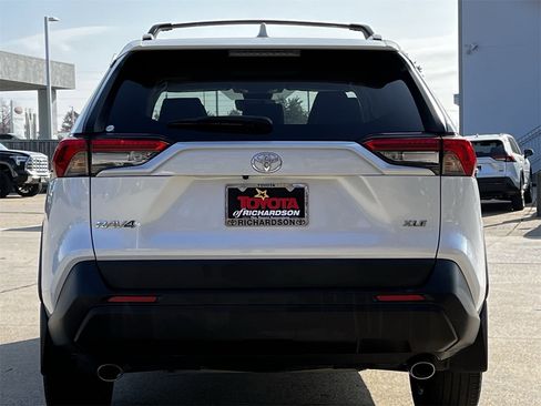 Used 2023 Toyota RAV4 XLE Premium image 5
