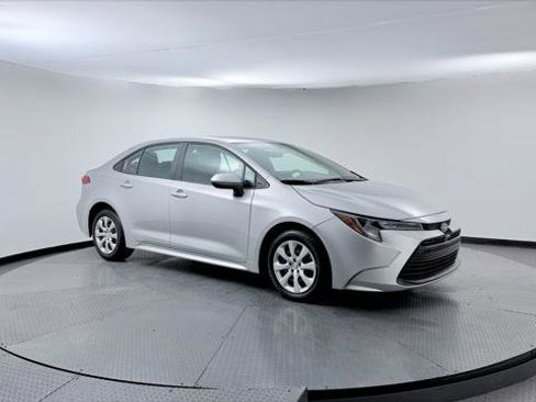 Used 2024 Toyota Corolla LE FWD image 11
