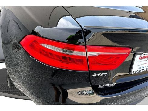 Used 2018 Jaguar XE Premium AWD/4WD image 37