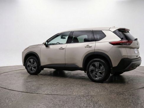 Used 2025 Nissan Rogue SV image 6