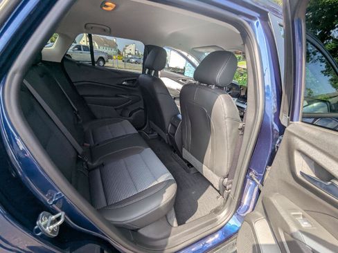 Used 2024 Chevrolet Trax LT w/ LT Convenience Package FWD image 29