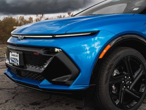 New 2025 Chevrolet Equinox EV RS image 9