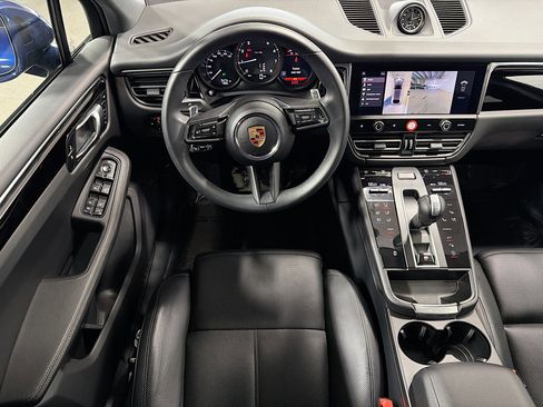 Certified 2025 Porsche Macan image 17
