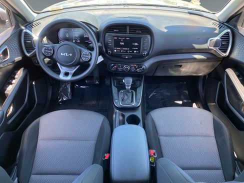 Used 2025 Kia Soul LX FWD image 10